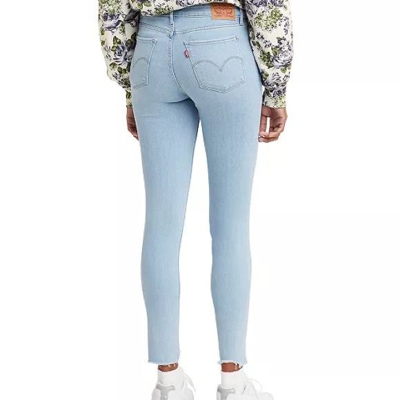 NWT - Levi’s - Women's 711 Mid Rise Stretch Skinny Jeans - Picture 2 of 5